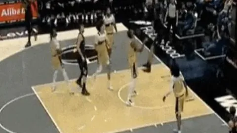 《乘风2025》首期舞台巅峰对决，叶童共舞《平凡之路》引关注！